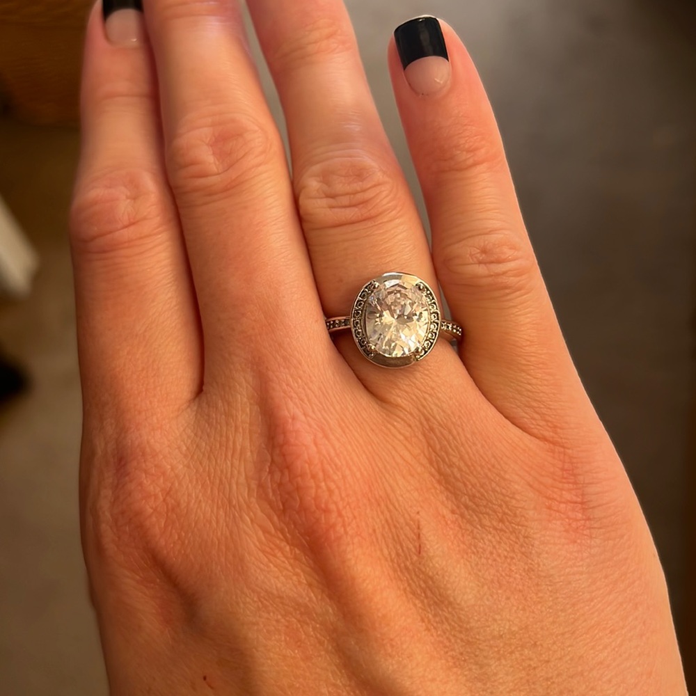 Fragrant jewels ring